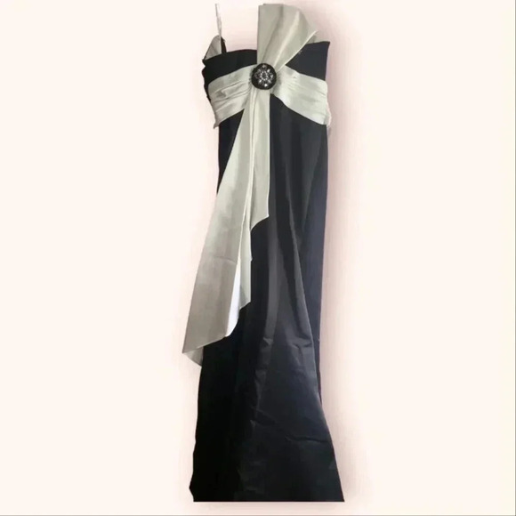 David's Bridal Gown Size 12 Floor length Strapless - Picture 5 of 14